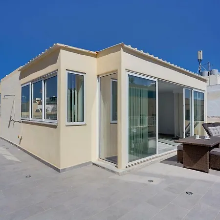 Contemporary, Luxury Penthouse In An Amazing Location *
