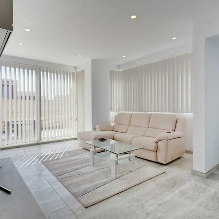 Contemporary, Luxury Penthouse In An Amazing Location *