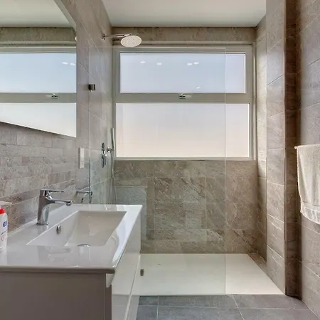 Contemporary, Luxury Penthouse In An Amazing Location Apartment *