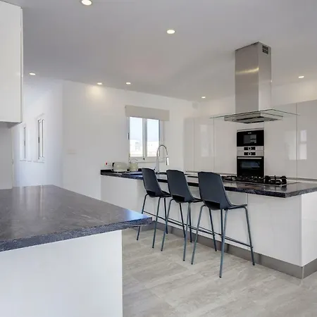 Contemporary, Luxury Penthouse In An Amazing Location