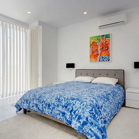 Apartment Contemporary, Luxury Penthouse In An Amazing Location