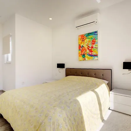 Contemporary, Luxury Penthouse In An Amazing Location Apartment *